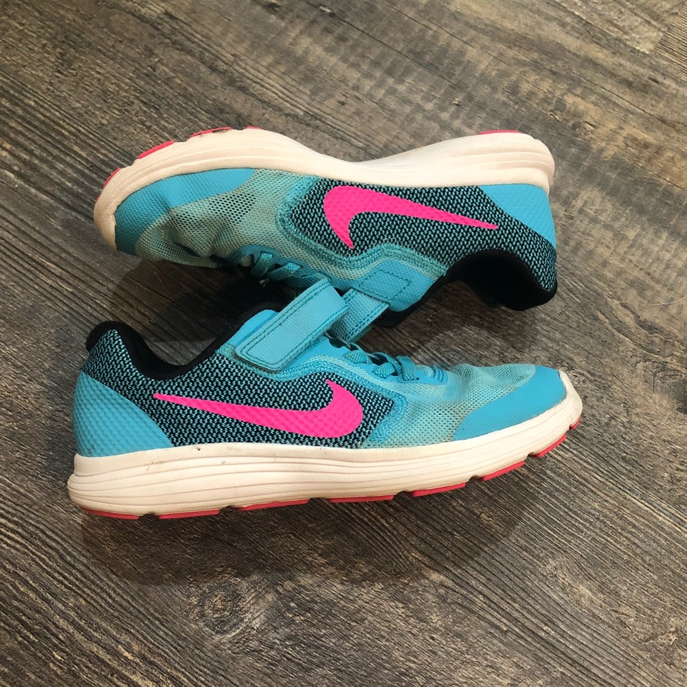 Girls Nikes